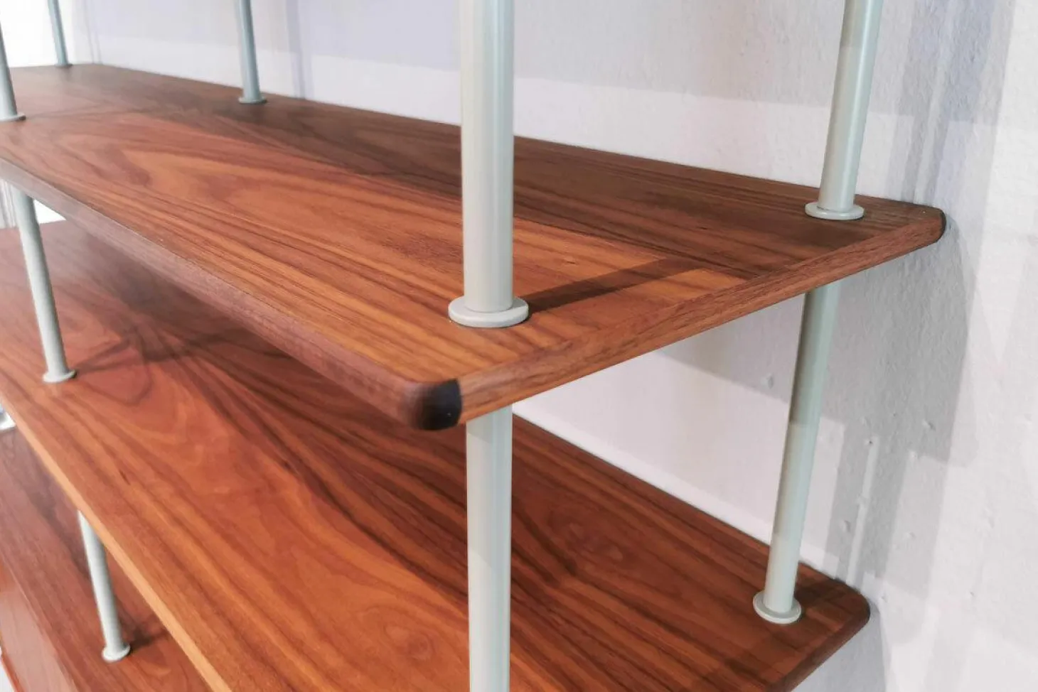 Regalkombination BM0253 Walnuss Geölt Abstandshalter Metall Grau Lackiert