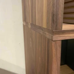 Regalkombination Pares in Nussbaum 130 Rückwand Glas deepgrex Metallboxen anthr. inkl Beleuchtung