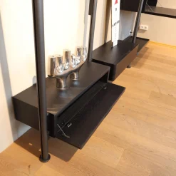 Regalsystem Hector Fachböden Eiche Schwarz Ständer Zinnfarbig Mit Schreibtischklappe Und Schüben Schwarz