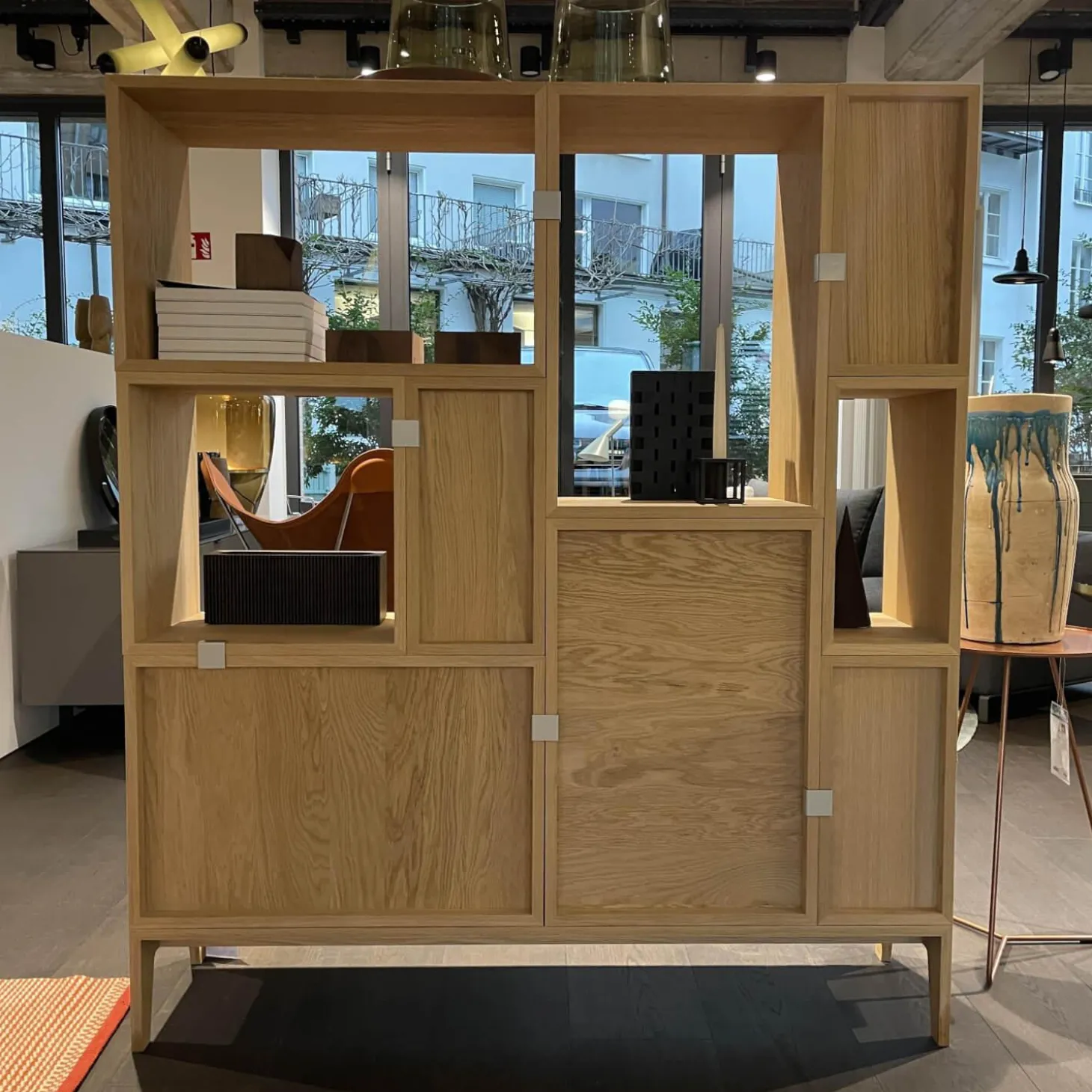 Regalsystem Stacked Eiche Furniert Individuell Veränderbar Verbinderelemte Grau