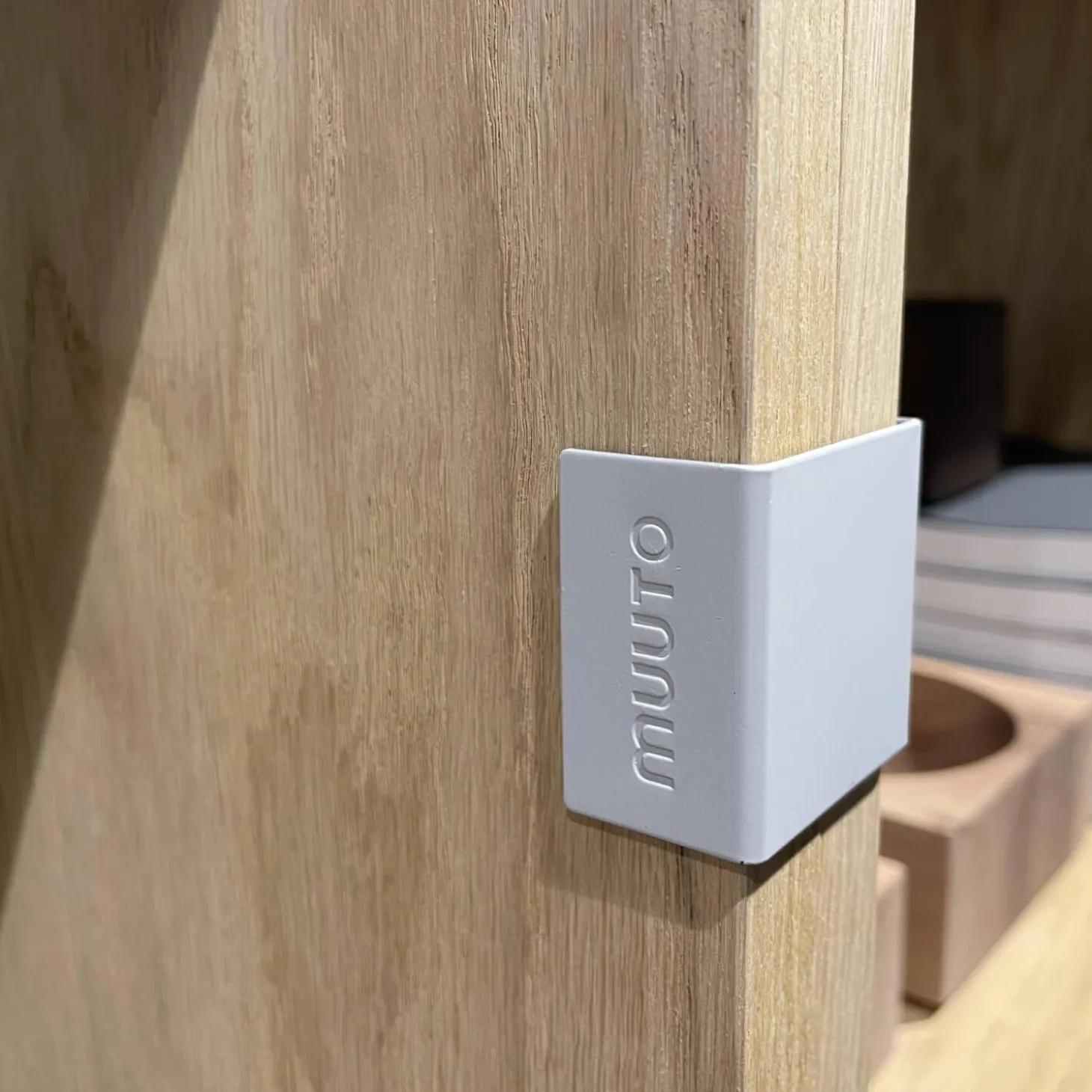 Regalsystem Stacked Eiche Furniert Individuell Veränderbar Verbinderelemte Grau