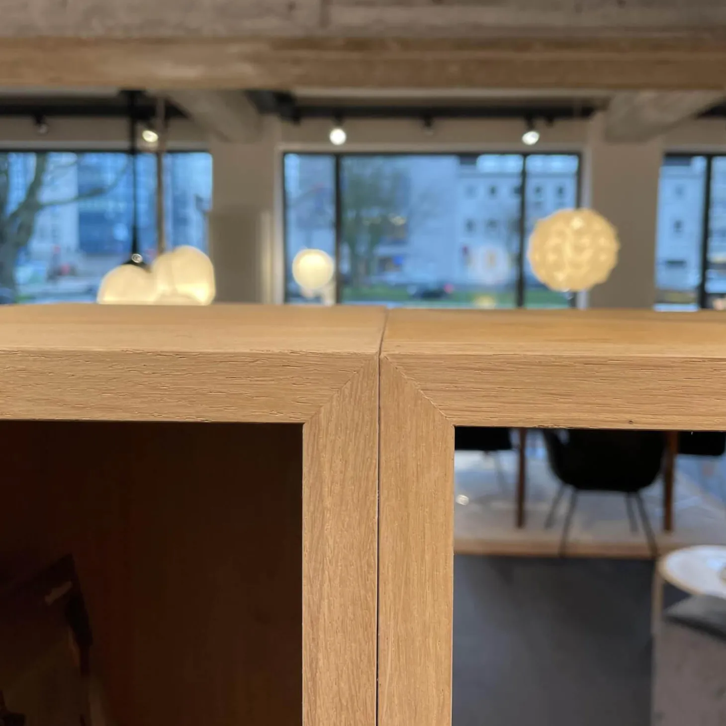 Regalsystem Stacked Eiche Furniert Individuell Veränderbar Verbinderelemte Grau