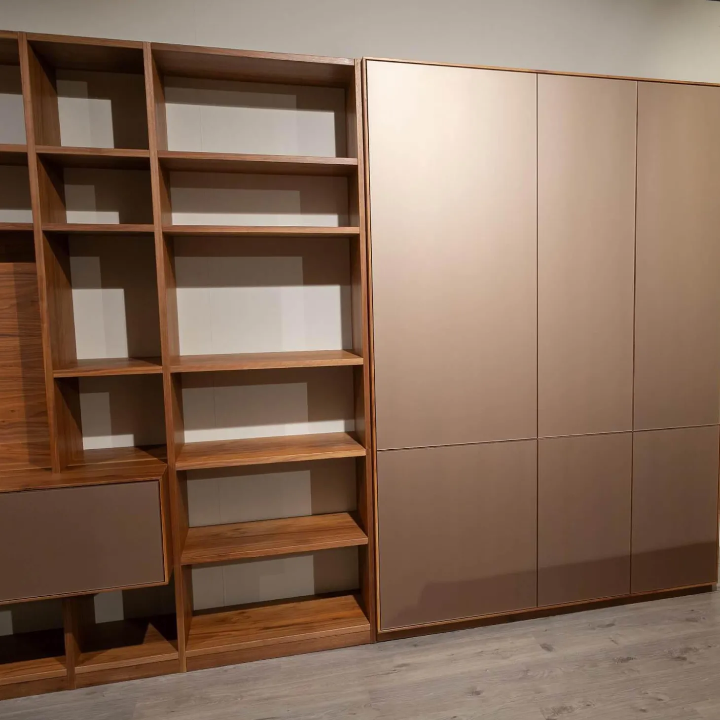 Regalwand PU 30 Puro Style Astnuss Massiv Natur Geölt