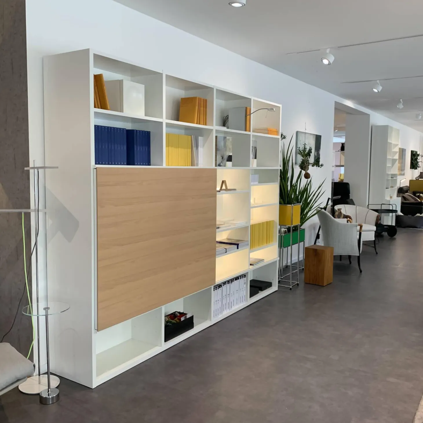 Regalwand Studimo Lack Matt M03 Schneeweiß mit TV-Paneel