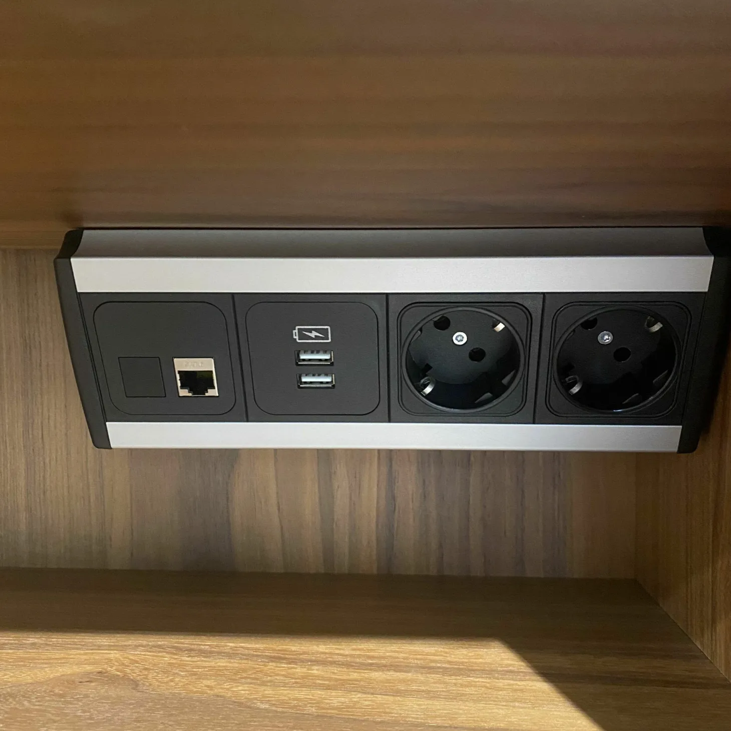 Regalwand Vita WB17 Lichtgrau Nussbaum Massivoptik-Holz Matt