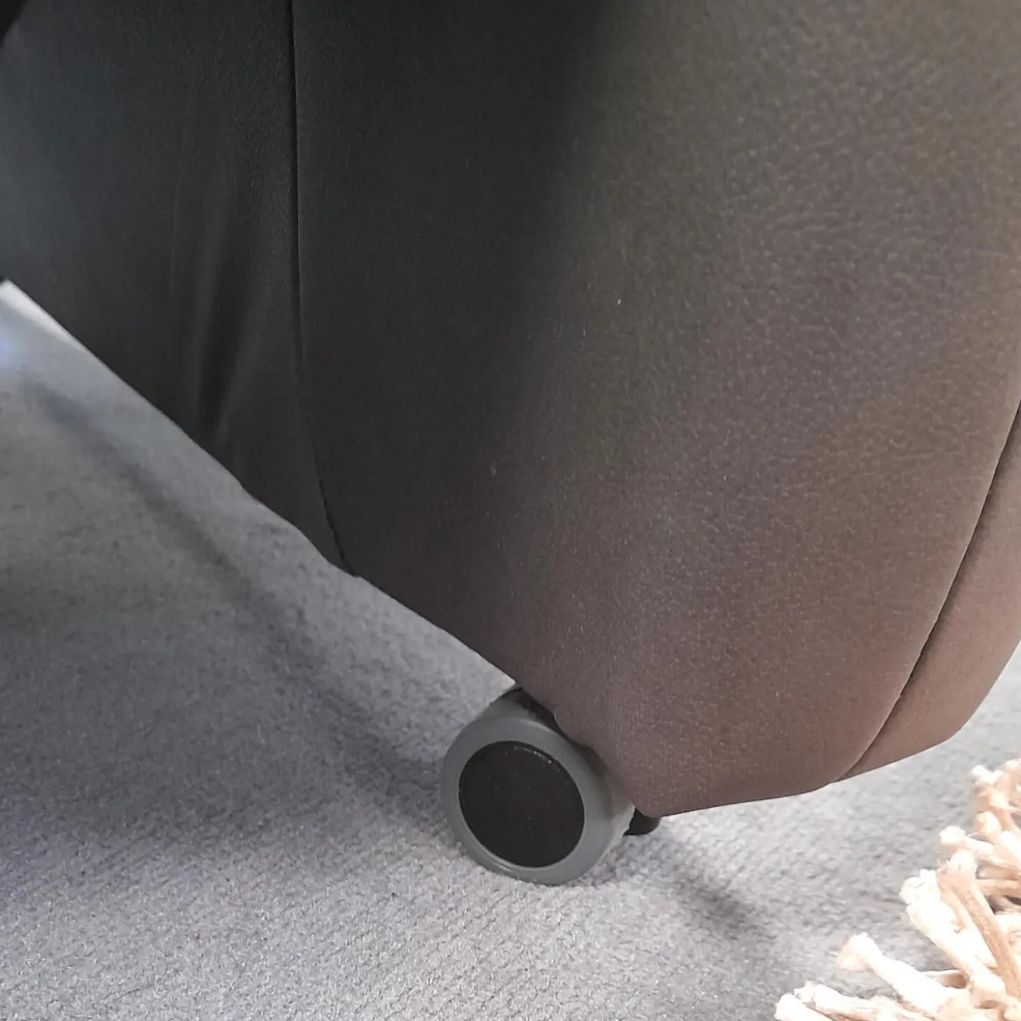 Relaxsessel 50025 Stoff Frisco Kiesel Grau Fuß Rollen