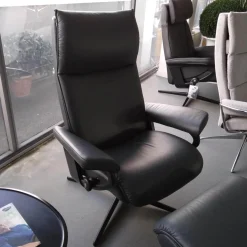 Relaxsessel Aura M Leder Paloma Shadow Blue Dunkelblau Cross Sessel mir Hocker