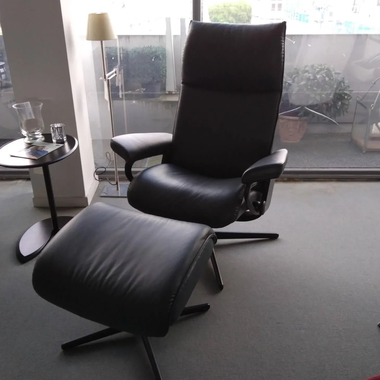 Relaxsessel Aura M Leder Paloma Shadow Blue Dunkelblau Cross Sessel mir Hocker