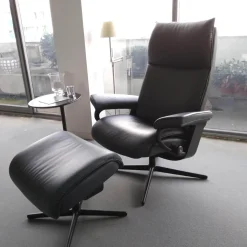 Relaxsessel Aura M Leder Paloma Shadow Blue Dunkelblau Cross Sessel mir Hocker