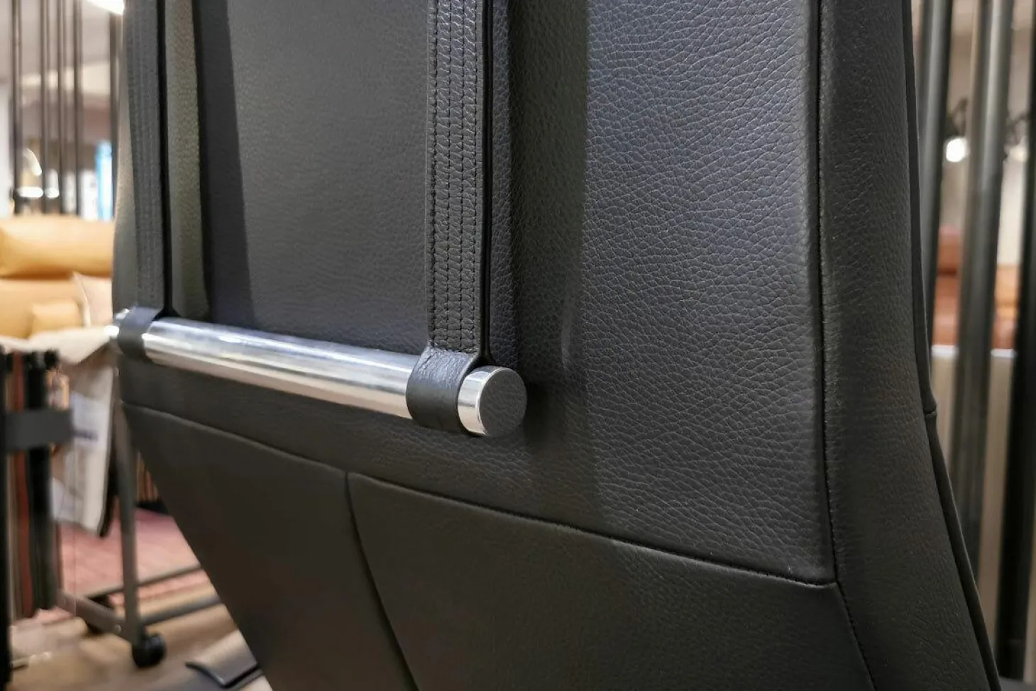 Relaxsessel Brainbuilder Mono-Move Medi Leder Celia Nero Schwarz Gestell Schwarz