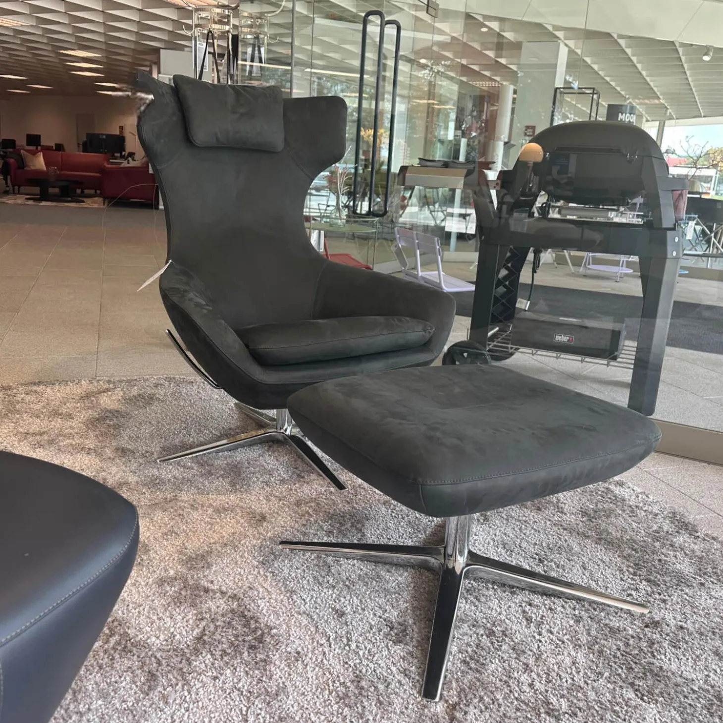 Relaxsessel Caruzzo Leder Danza 100 Phantom Anthrazit Fuß Pure 4 Strahlig Aluminium Poliert Mit Hocker