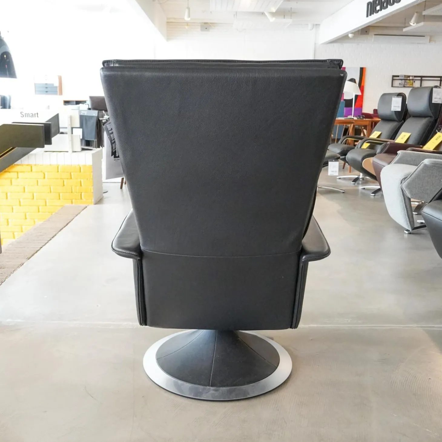 Relaxsessel Ceto Leder Schwarz Gestell Edelstahlring Und Schwarzes Leder Manuell Verstellbar