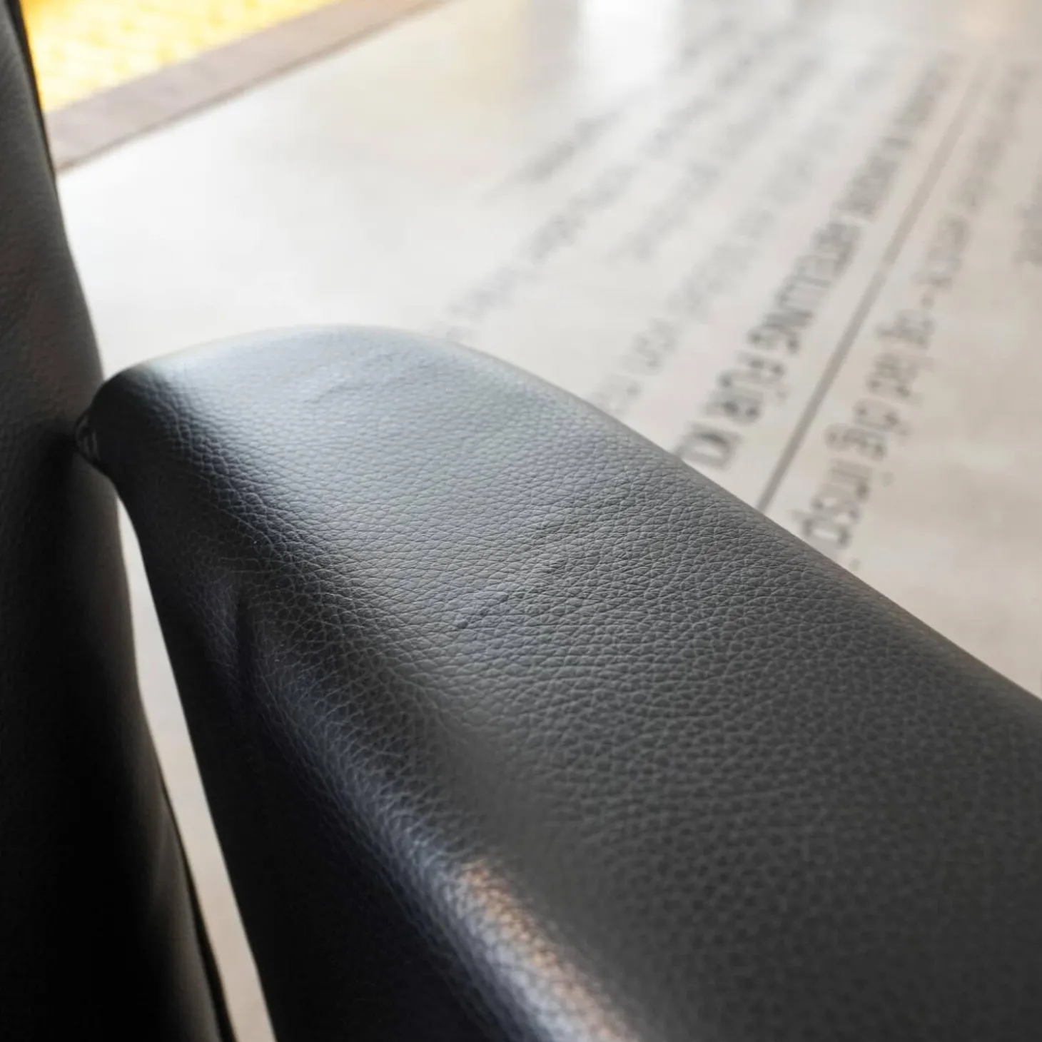 Relaxsessel Ceto Leder Schwarz Gestell Edelstahlring Und Schwarzes Leder Manuell Verstellbar