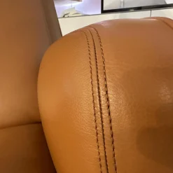 Relaxsessel Cosy Ghost Leder Lipano Cognac Gestell 4-Sternfuß Gewellt In Chrom Hochglanz Kopfkissen Form Träne Abgerundet