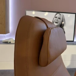 Relaxsessel Cosy Ghost Leder Lipano Cognac Gestell 4-Sternfuß Gewellt In Chrom Hochglanz Kopfkissen Form Träne Abgerundet