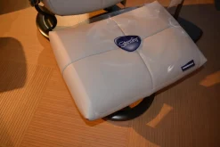 Relaxsessel David M Leder Batick Platinum Grey mit Hocker