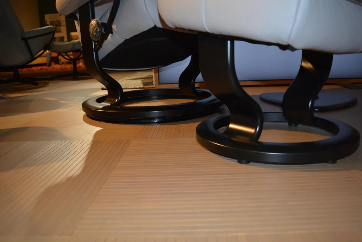 Relaxsessel David M Leder Batick Platinum Grey mit Hocker