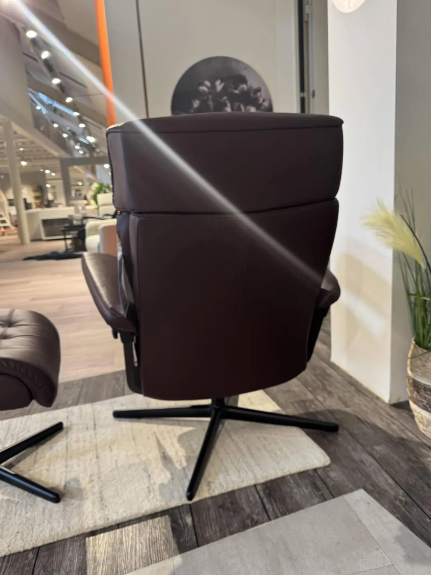 Relaxsessel Erik M Leder Paloma Bordeaux Rot Base Cross Aluminium Schwarz