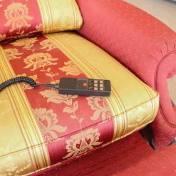 Relaxsessel Excalibur Stoff Rot Goldgelb Füße Mit Stoff Bezogen