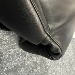 Relaxsessel FM 139 Mate Leder Living 2811 Schwarz Tellerfuß Metall Tiefschwarz Beschichtet Mit Elektrischer Verstellung