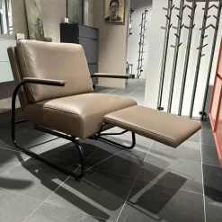 Relaxsessel Gabo Leder 91 Taupe Beige Gestell Schwarz mit Fußablage und Kopfstütze