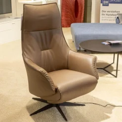 Relaxsessel Girona Medium Leder Prisma 600 Braun Kreuzfuß 32 Aluminium Schwarz