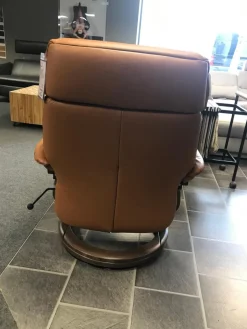 Relax-Sessel Modell 7124 Zerostress in Echleder mit erhöhtem Untergestell und Funktionen