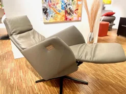 Relaxsessel Positano Medium Semianilinleder Lava Grau Kreuzfuß Schwarz Bedienelement Edelstahl