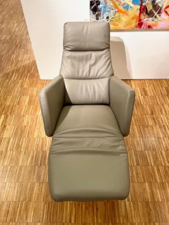 Relaxsessel Positano Medium Semianilinleder Lava Grau Kreuzfuß Schwarz Bedienelement Edelstahl