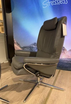 Relaxsessel Rome Mit Hohem Rücken Leder Cori Grey GrauGestell Cross Aluminium Chrom Inklusive Hocker