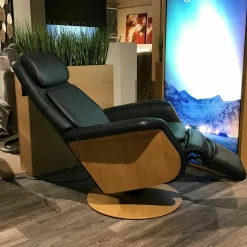 Relaxsessel Sam Wood Disc Leder Paloma Shadow Blue Eiche Natur Gestell mit Verstellfunktion