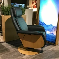 Relaxsessel Sam Wood Disc Leder Paloma Shadow Blue Eiche Natur Gestell mit Verstellfunktion