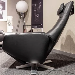 Relaxsessel Skye Leder K99 Black 6-Stern Elektro Drehgestell Perlglanz Verchromt