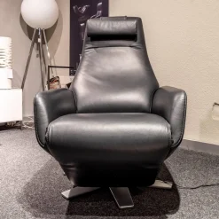 Relaxsessel Skye Leder K99 Black 6-Stern Elektro Drehgestell Perlglanz Verchromt