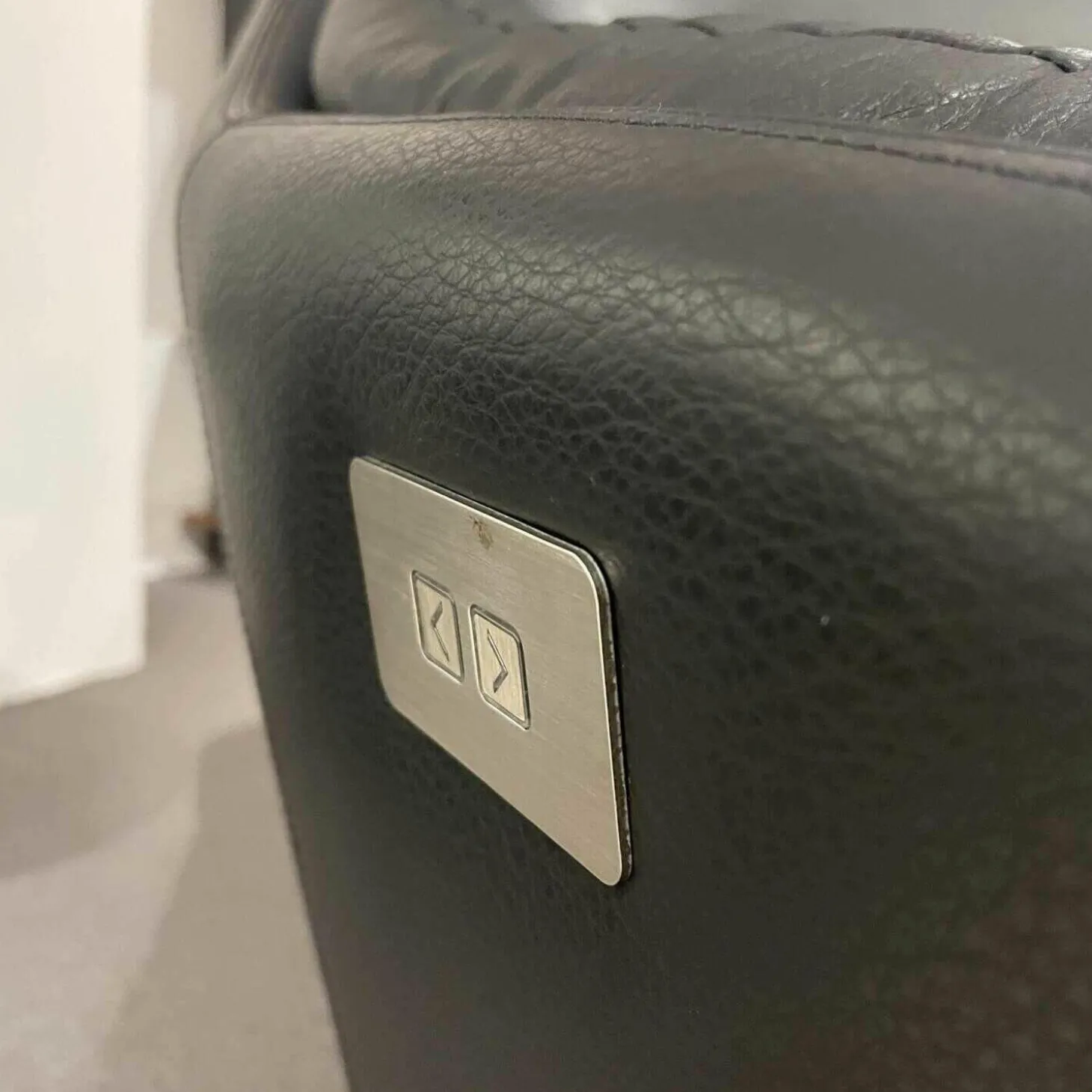 Relaxsessel Sydney Leder Select Schwarz Sternfuß Schwarz Sitz+Rücken Motorisch Verstellbar