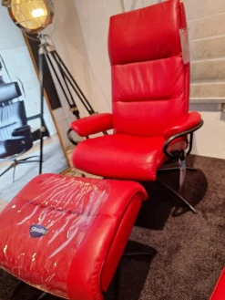 Relaxsessel Tokyo High Back Leder Cori Brick Red Rot Gestell Star Black Matt Inklusive Hocker