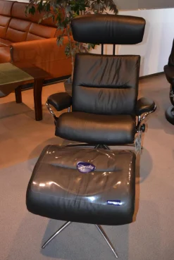 Relaxsessel Tokyo Star M Niedrige Leder Paloma Black Schwarz Mit Hocker Rückenlehne Mit Kopfstütze Standard Base Star Base