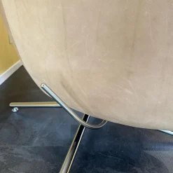 Relaxsessel Victor Bezug Leder 5669 45 Lama Beige Drehgestell Kreuzfuß Verchromt Inklusive Hocker