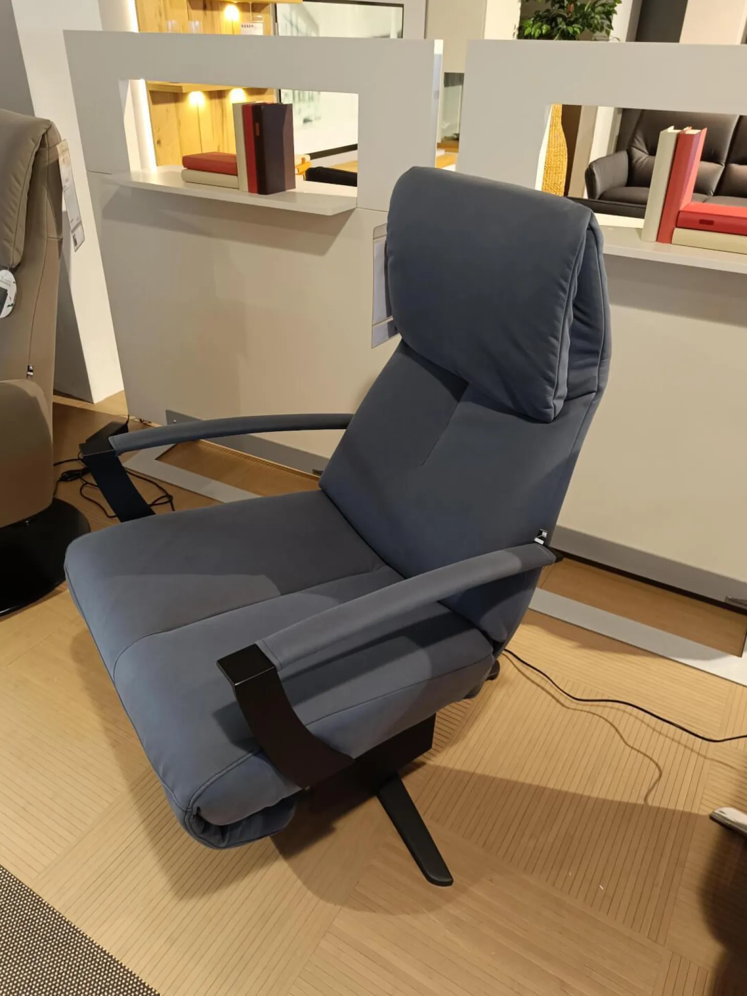 Relaxsessel WK 616 Carlos Leder G Davinci Night Blau Grau 4 Sternfuß Metall Black Schwarz Matt Mit Motorischer Kopfteilverstellung Und Aufstehhilfe