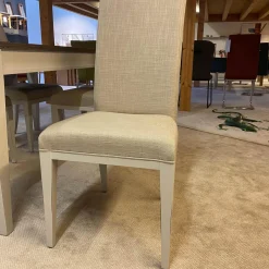 Romantica Esstisch Eiche Trüffel Gekalkt Mit Vier Stühlen Stoff Darwin Sand