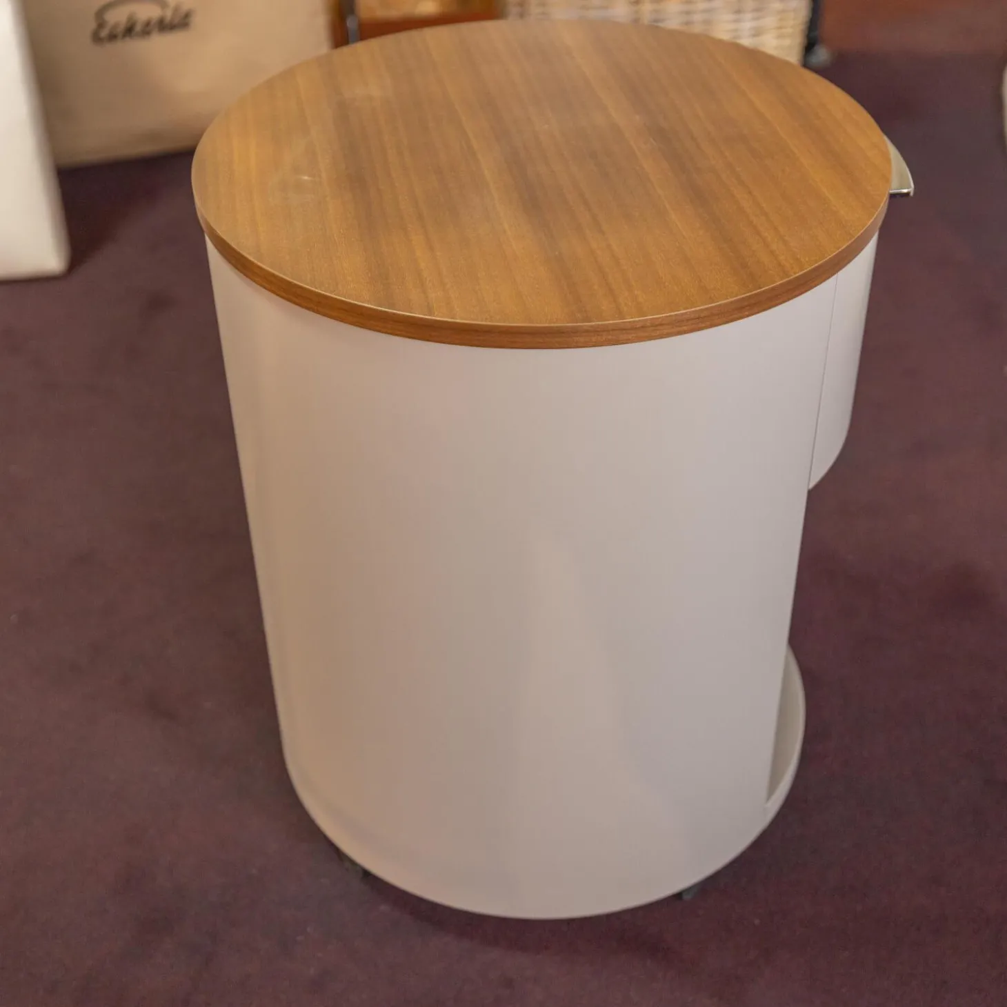 Rundkommode Conga Platte Nussbaum Furniert Korpus Basisfarbe Beige Grau Flachgriff 90 Chrom Glänzend Mit 5 Möbelrollen