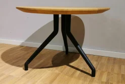 Salontisch W-Table Asteiche Geölt Gestell Aluminium Schwarz Pulverbeschichtet