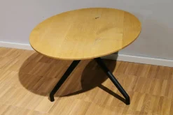 Salontisch W-Table Asteiche Geölt Gestell Aluminium Schwarz Pulverbeschichtet