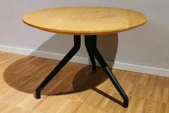 Salontisch W-Table Asteiche Geölt Gestell Aluminium Schwarz Pulverbeschichtet