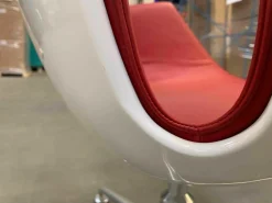 Schalensessel FK Leder Congress Rot Außenschale Weiß Lackiert Gestell Aluminium