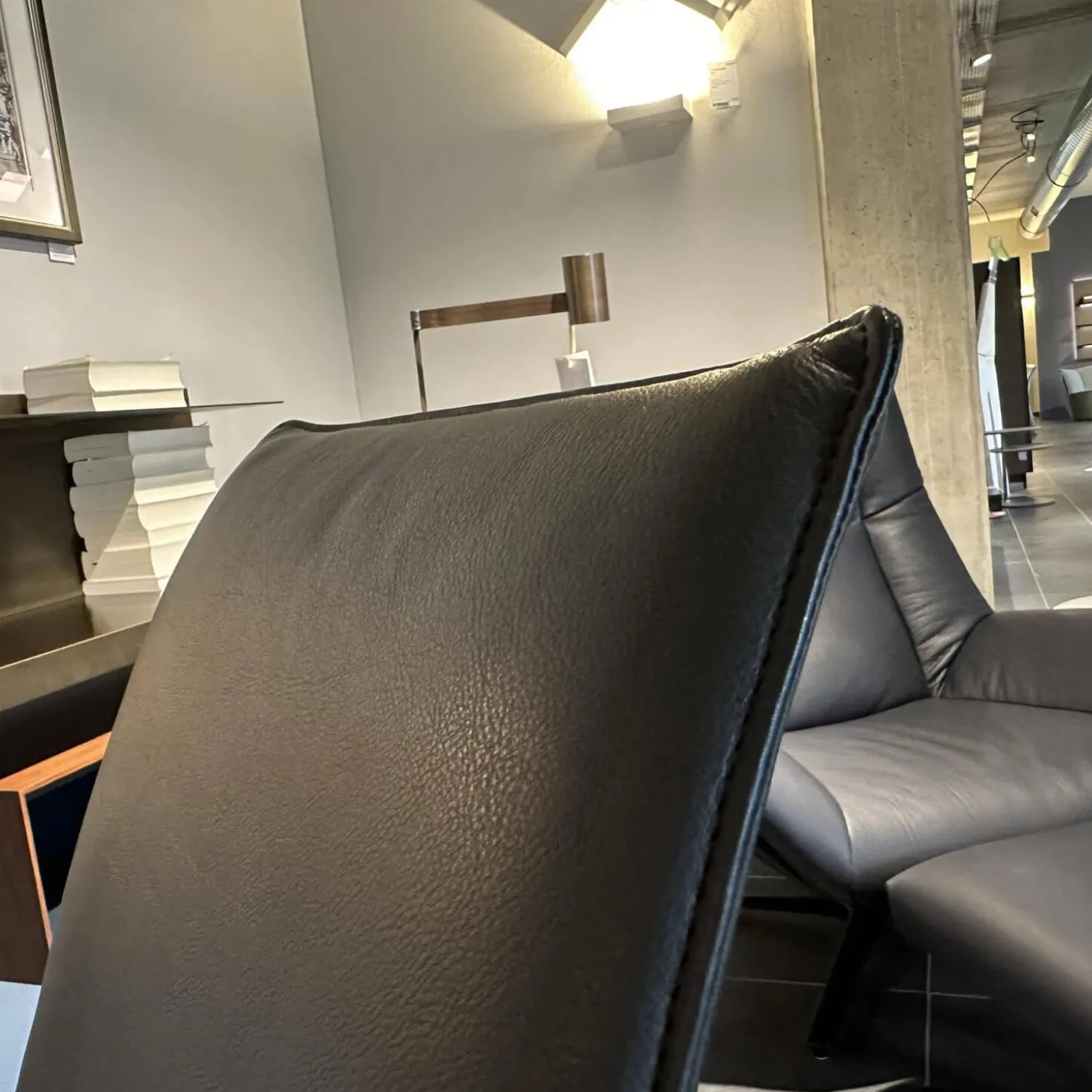 Schalensessel FK Leder Congress Dark Bronze Schwarz 3 Fuß Kreuz Gestell Drehbar SchwarzPrei