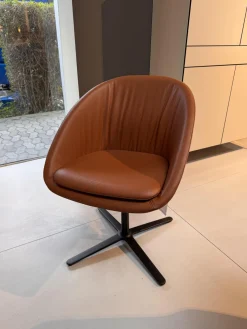 Schalenstuhl Dan Leder 662 Braun Kreuzgestell Schwarz Mit Kissen Drehbar