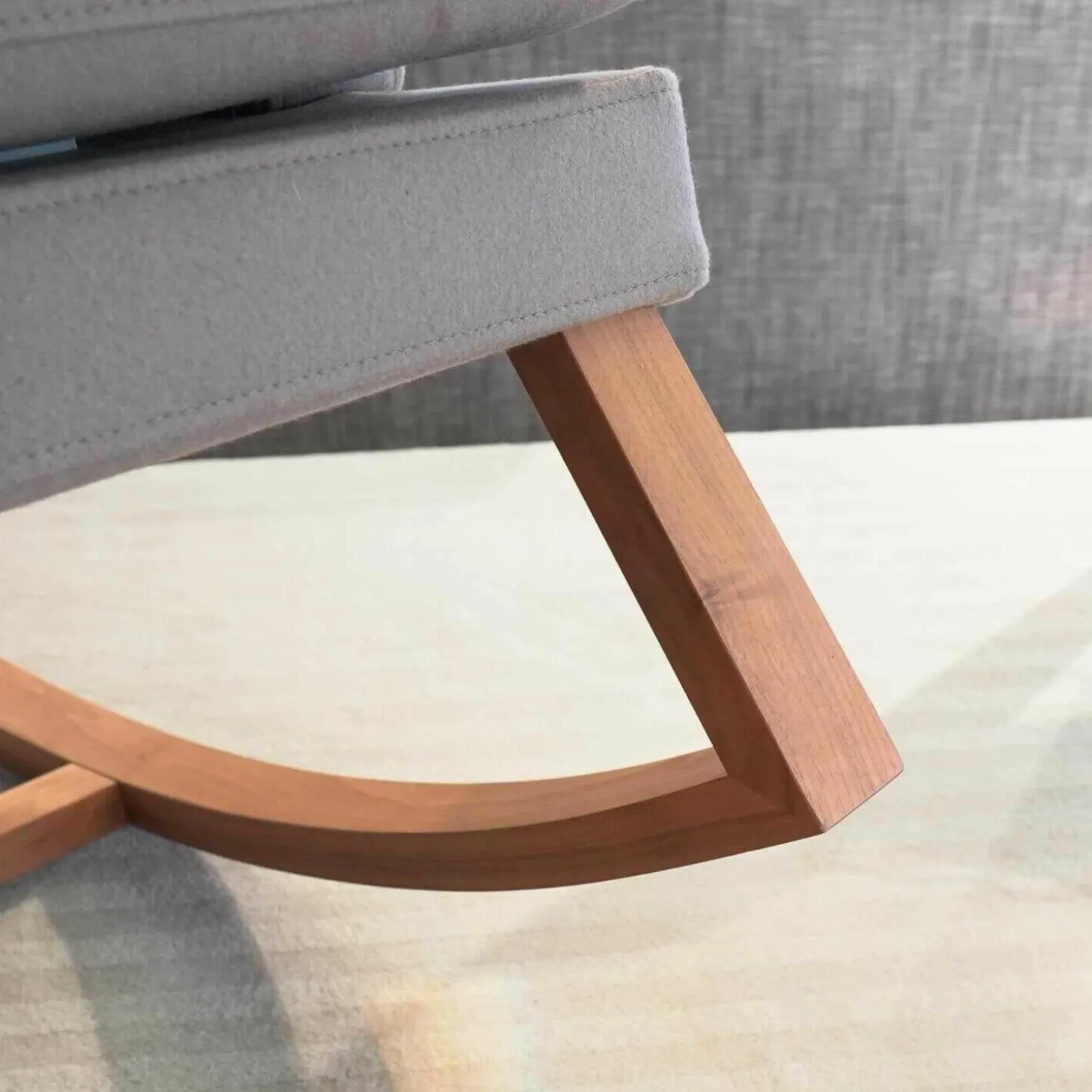 Schaukelsessel Tribeca Kavallerietuch Grau Braun mit Nackenkissen