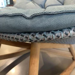 Schaukelstuhl MBrace Geflecht Baltic Blau Grau Sitzfläche Stoff MARnori Blau Grau Gestell Teak Mit Hocker