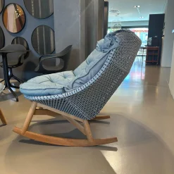 Schaukelstuhl MBrace Geflecht Baltic Blau Grau Sitzfläche Stoff MARnori Blau Grau Gestell Teak Mit Hocker